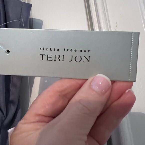 Formal Dress - Picture 2 of 7